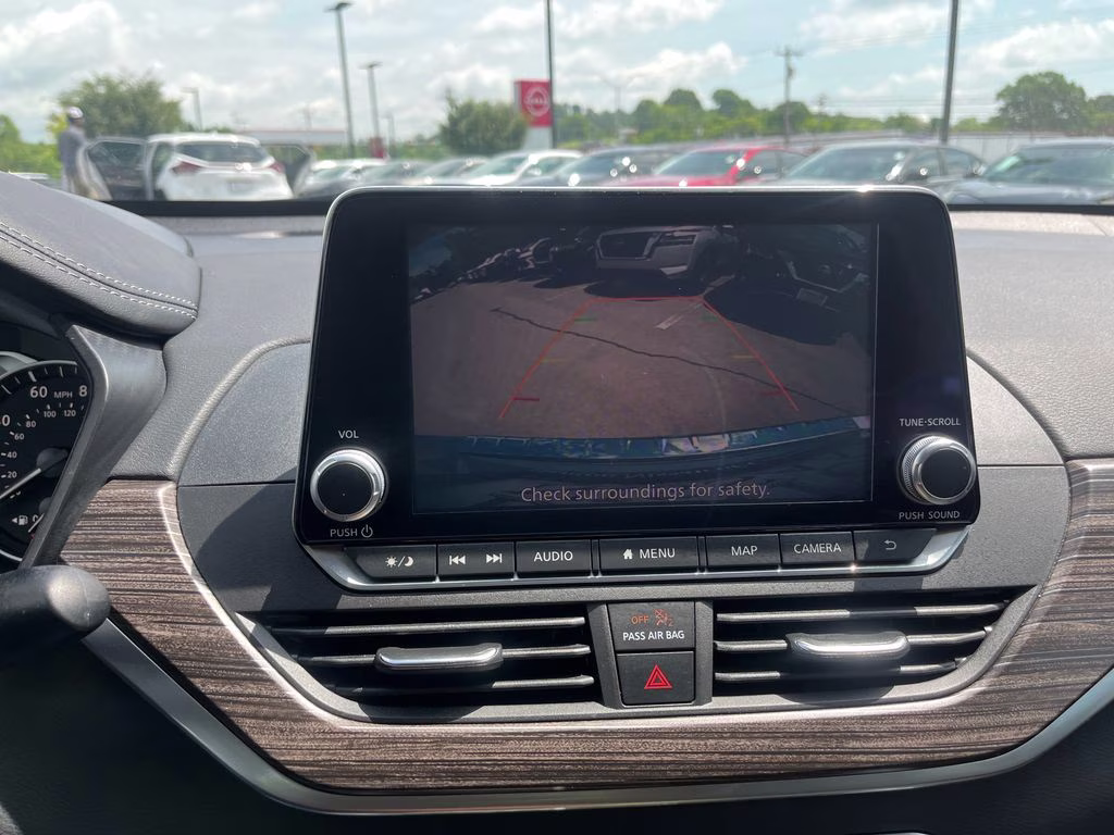 2021 Brilliant Silver Metallic Nissan Altima 2.5 SL FWD Sedan