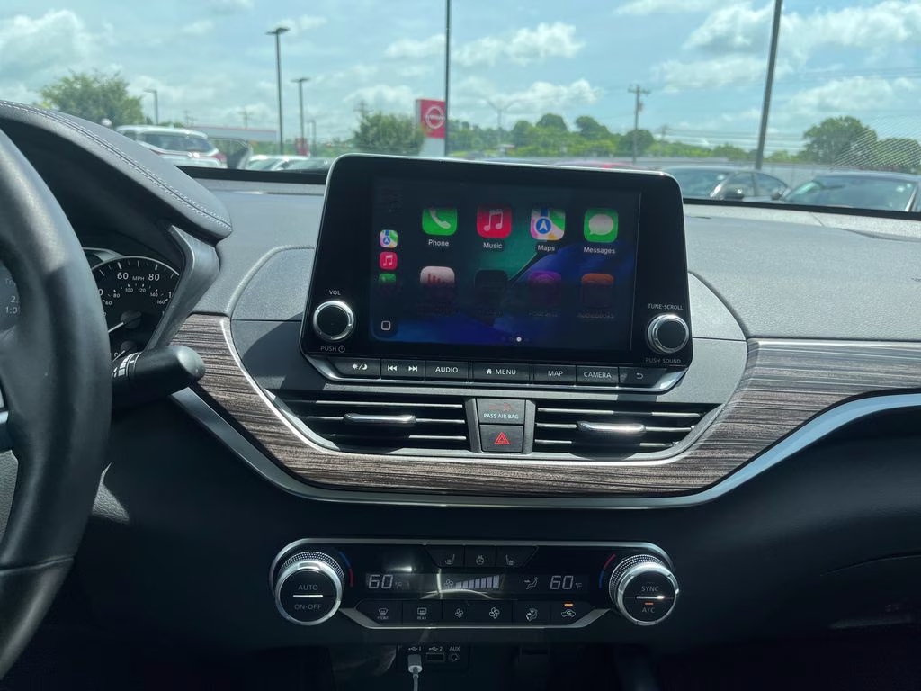 2021 Brilliant Silver Metallic Nissan Altima 2.5 SL FWD Sedan