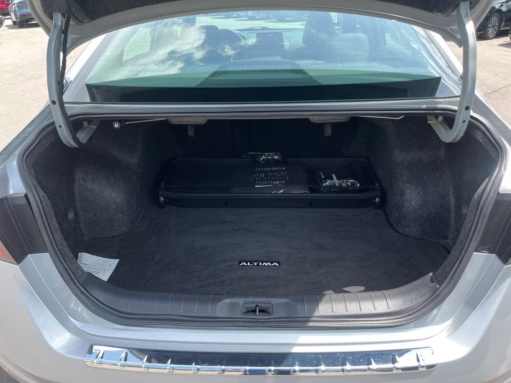 2021 Brilliant Silver Metallic Nissan Altima 2.5 SL FWD Sedan