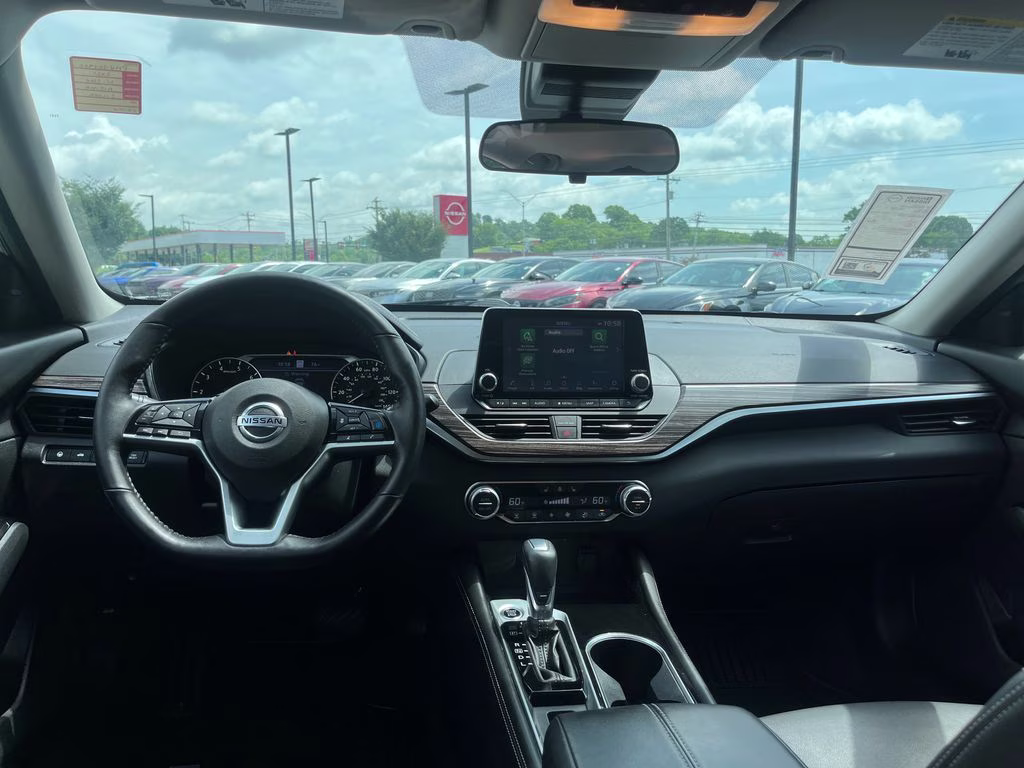 2021 Brilliant Silver Metallic Nissan Altima 2.5 SL FWD Sedan