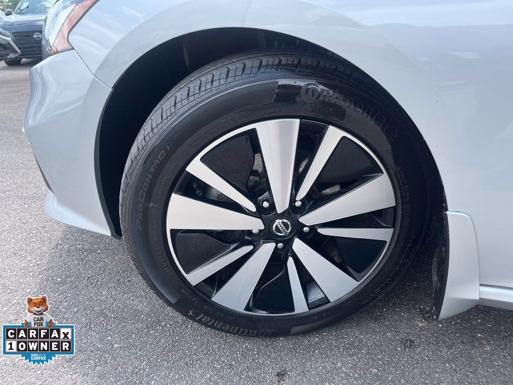 2021 Brilliant Silver Metallic Nissan Altima 2.5 SL FWD Sedan