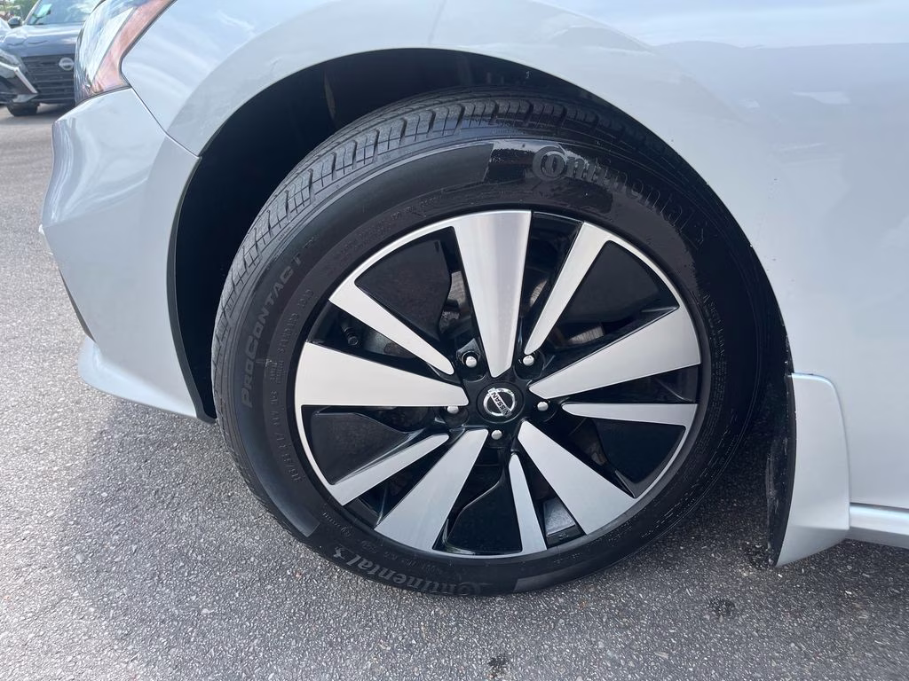 2021 Brilliant Silver Metallic Nissan Altima 2.5 SL FWD Sedan