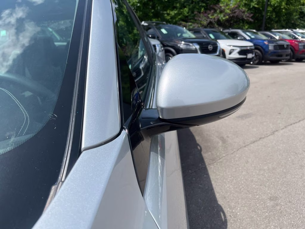 2021 Brilliant Silver Metallic Nissan Altima 2.5 SL FWD Sedan