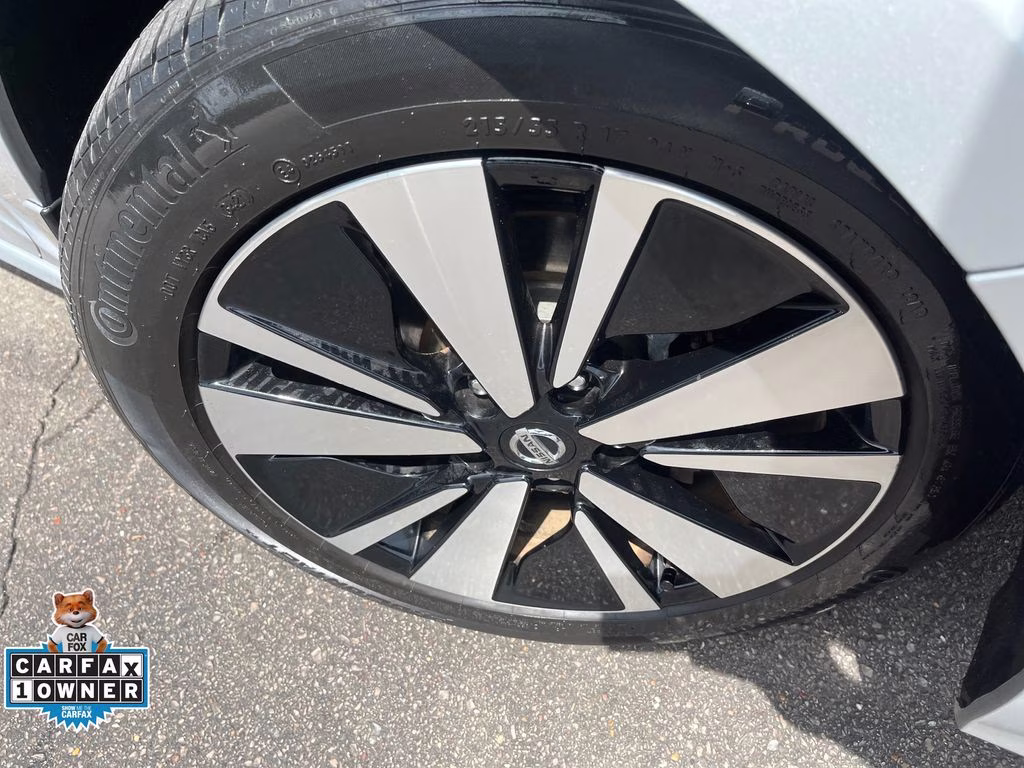 2021 Brilliant Silver Metallic Nissan Altima 2.5 SL FWD Sedan