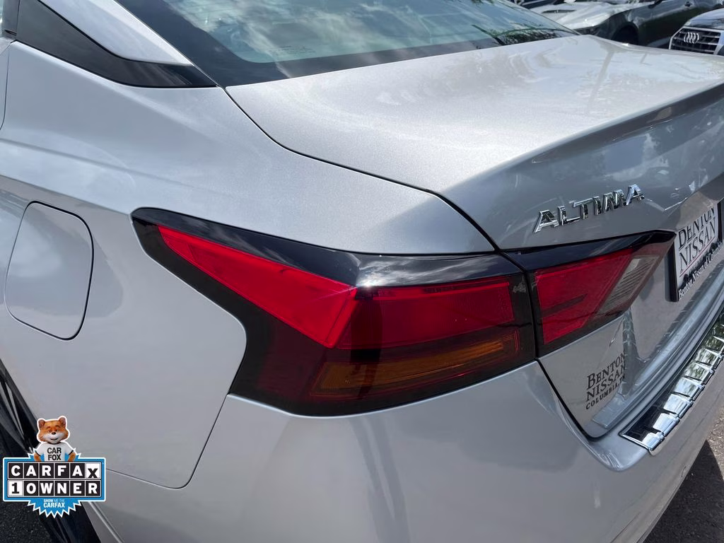 2021 Brilliant Silver Metallic Nissan Altima 2.5 SL FWD Sedan