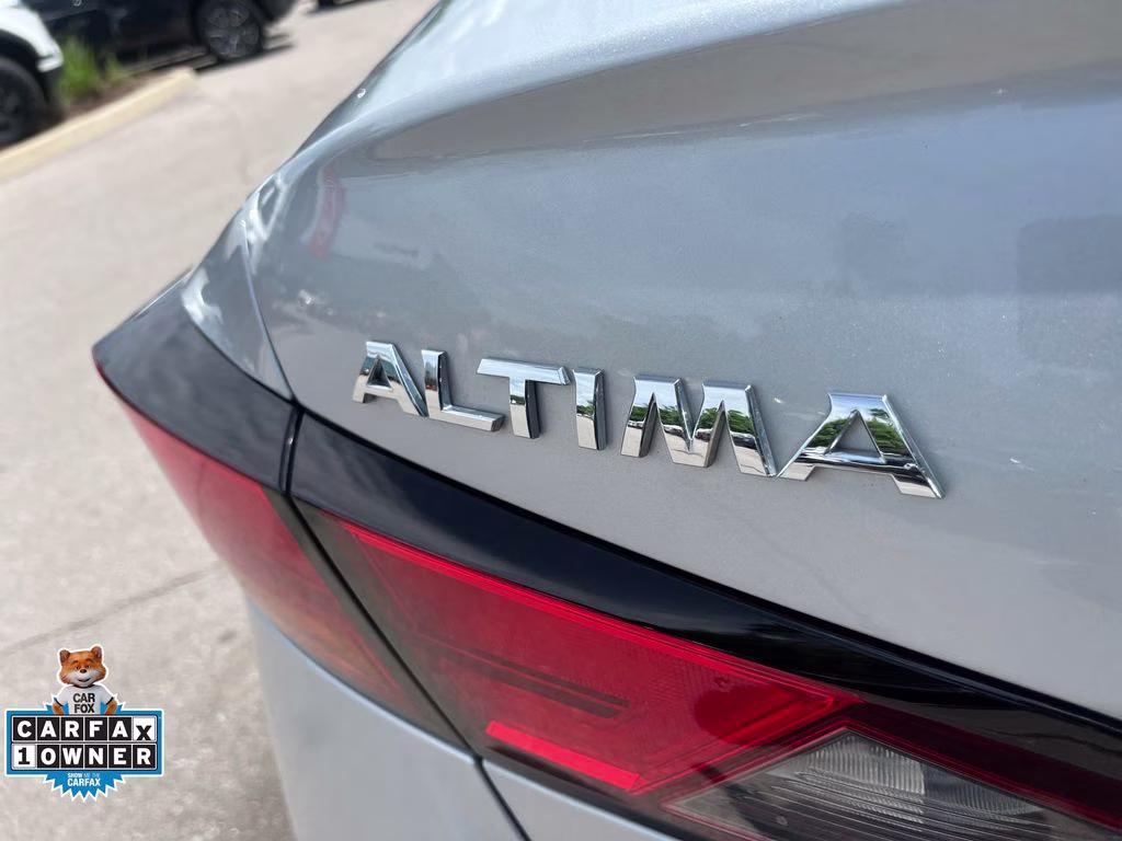 2021 Brilliant Silver Metallic Nissan Altima 2.5 SL FWD Sedan