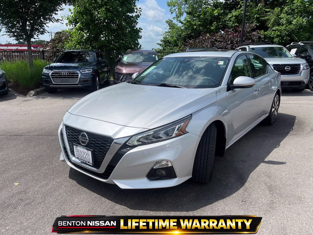 2021 Brilliant Silver Metallic Nissan Altima 2.5 SL FWD Sedan
