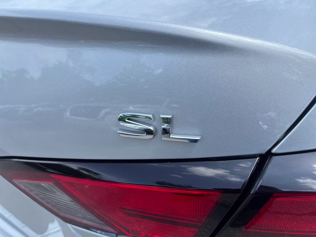 2021 Brilliant Silver Metallic Nissan Altima 2.5 SL FWD Sedan