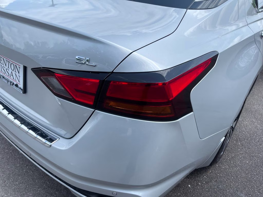 2021 Brilliant Silver Metallic Nissan Altima 2.5 SL FWD Sedan