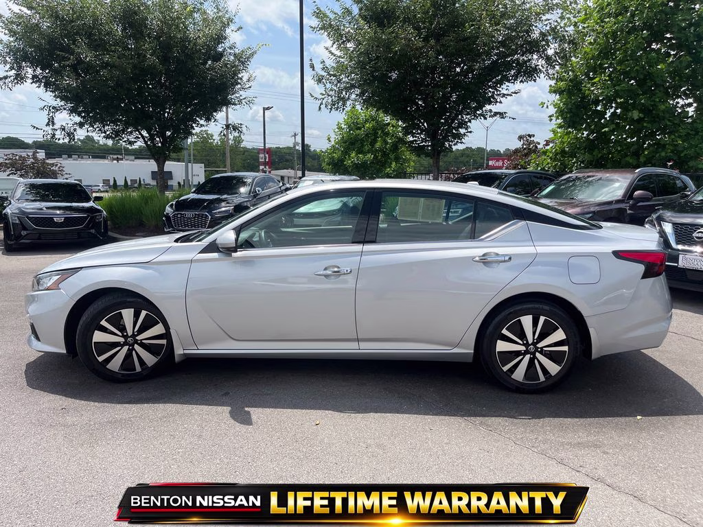 2021 Brilliant Silver Metallic Nissan Altima 2.5 SL FWD Sedan