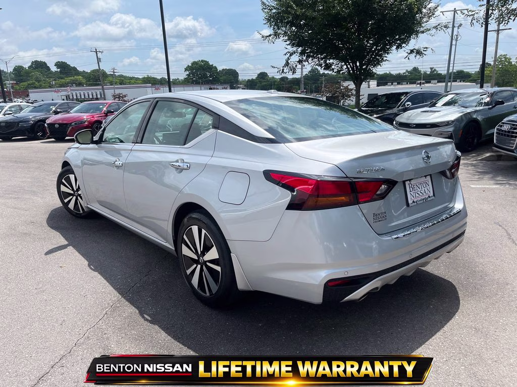 2021 Brilliant Silver Metallic Nissan Altima 2.5 SL FWD Sedan