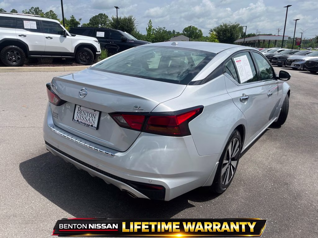 2021 Brilliant Silver Metallic Nissan Altima 2.5 SL FWD Sedan