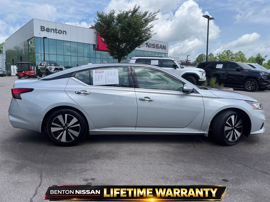 2021 Brilliant Silver Metallic Nissan Altima 2.5 SL FWD Sedan