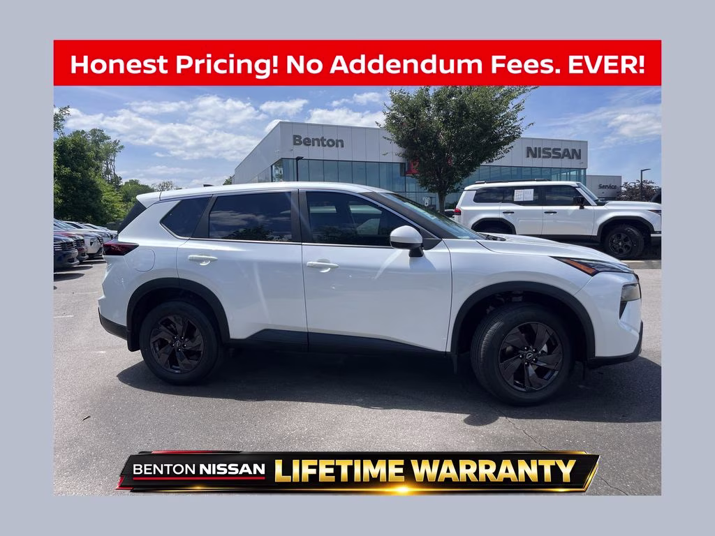 2026 Everest White Pearl Tricoat Nissan Rogue SV FWD SUV