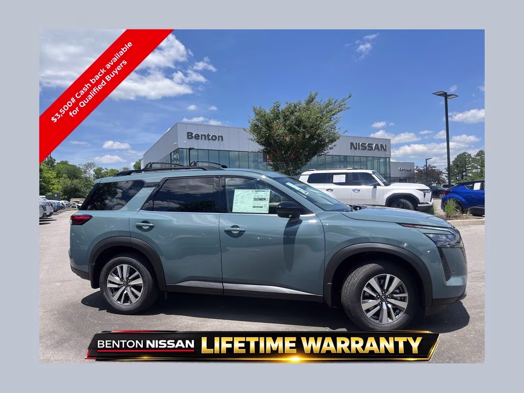 2026 Nissan Pathfinder SL 2WD's photo