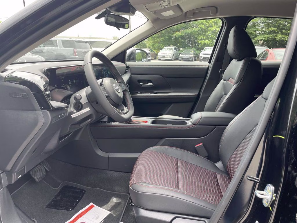 2026 Super Black Nissan Kicks SR FWD SUV