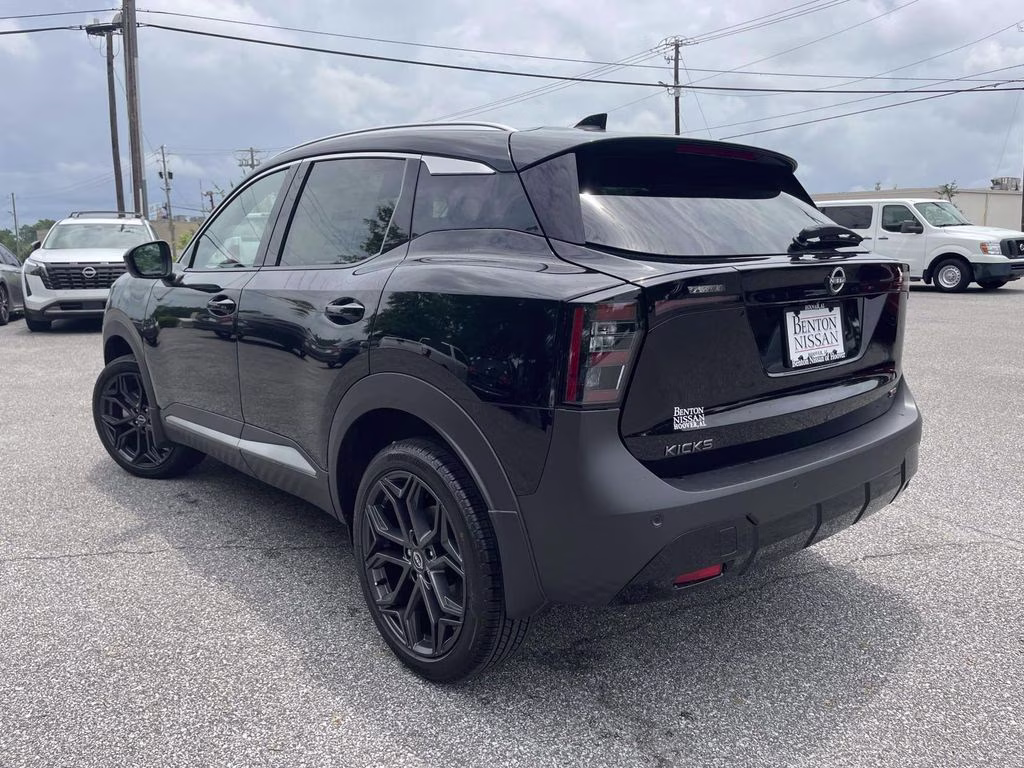 2026 Super Black Nissan Kicks SR FWD SUV