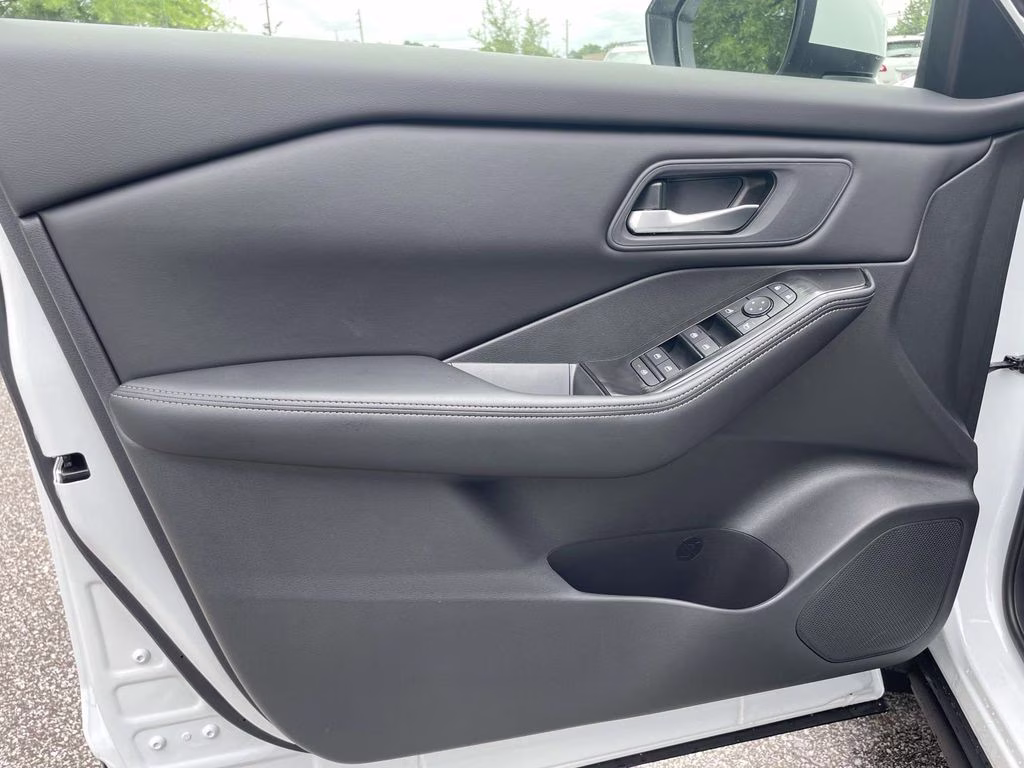 2026 Everest White Pearl Tricoat Nissan Rogue SV FWD SUV