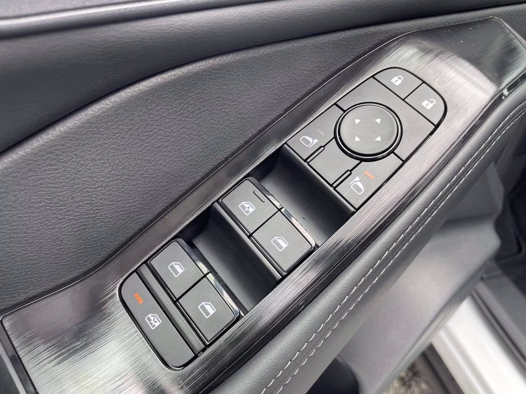 2026 Everest White Pearl Tricoat Nissan Rogue SV FWD SUV