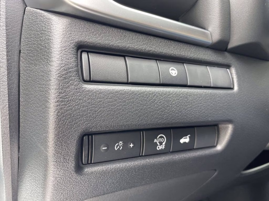 2026 Everest White Pearl Tricoat Nissan Rogue SV FWD SUV