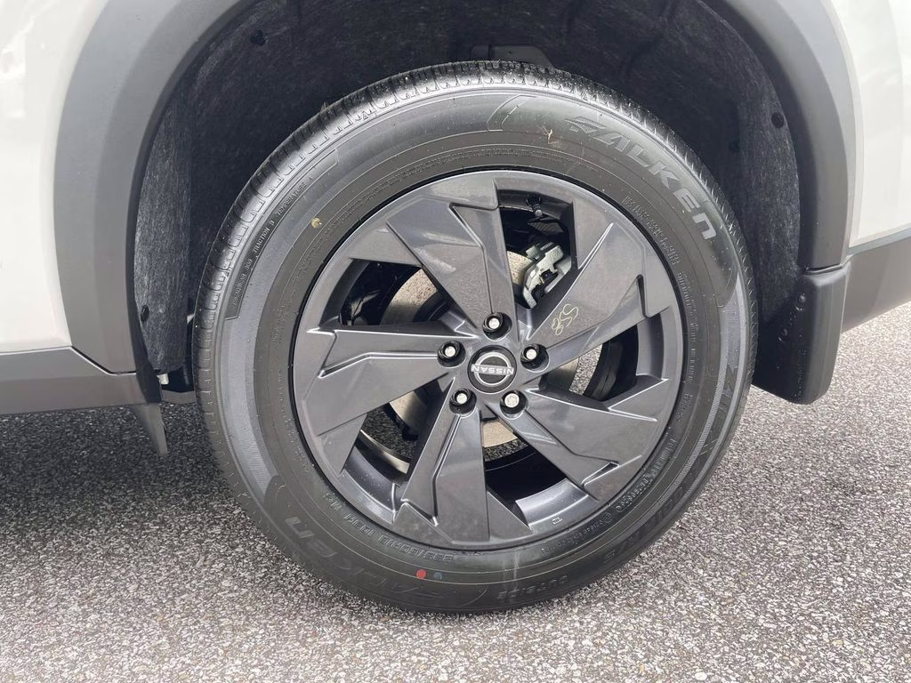 2026 Everest White Pearl Tricoat Nissan Rogue SV FWD SUV