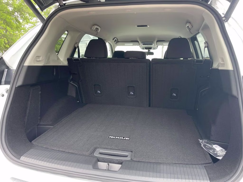 2026 Everest White Pearl Tricoat Nissan Rogue SV FWD SUV