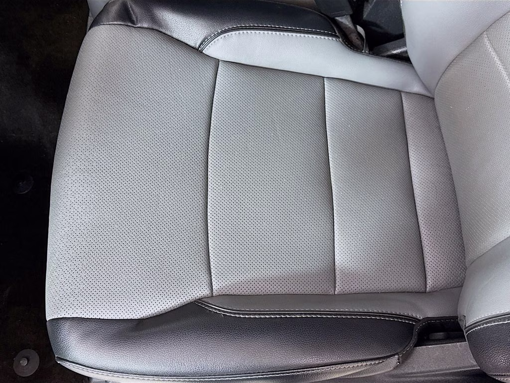 2021 Oxford White Ford F-150 Lariat 4X4 Truck