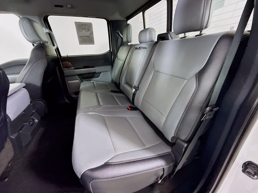2021 Oxford White Ford F-150 Lariat 4X4 Truck