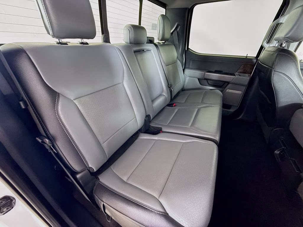 2021 Oxford White Ford F-150 Lariat 4X4 Truck