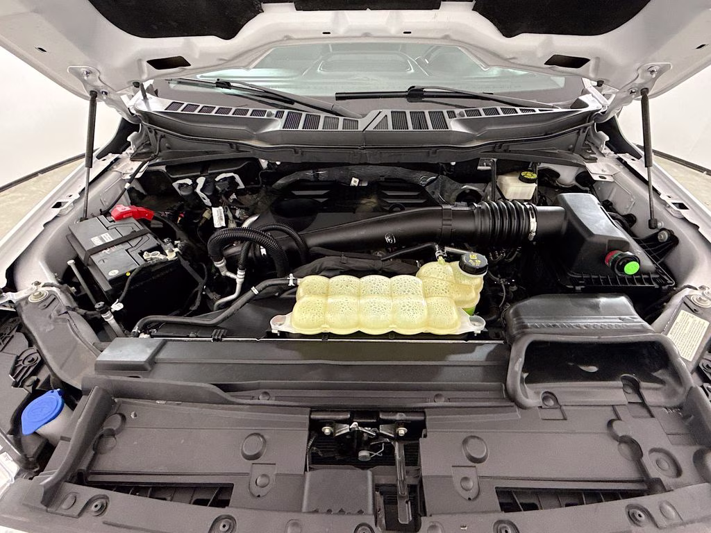 2021 Oxford White Ford F-150 Lariat 4X4 Truck
