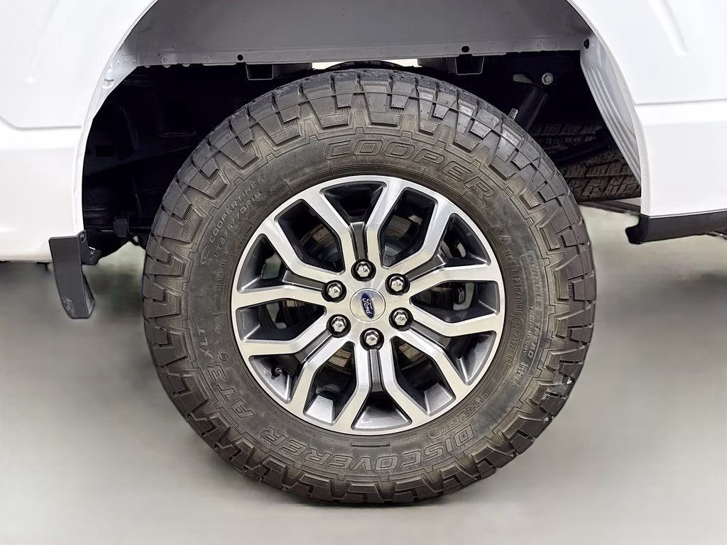 2021 Oxford White Ford F-150 Lariat 4X4 Truck