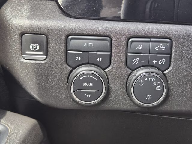 2025 Summit White Chevrolet Silverado 1500 LT 4X4 Truck