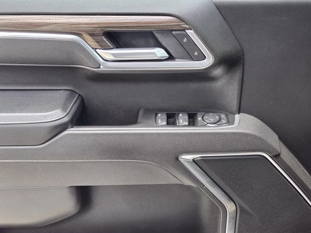 2025 Summit White Chevrolet Silverado 1500 LT 4X4 Truck