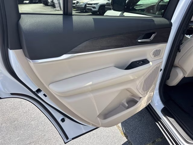 2026 Bright White Clearcoat Jeep Grand Cherokee L Limited 4X4 SUV