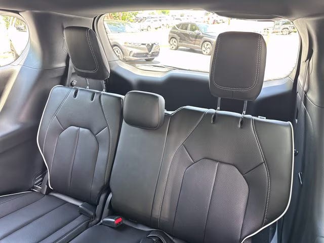 2027 Bright White Clearcoat Chrysler Pacifica Limited FWD Van