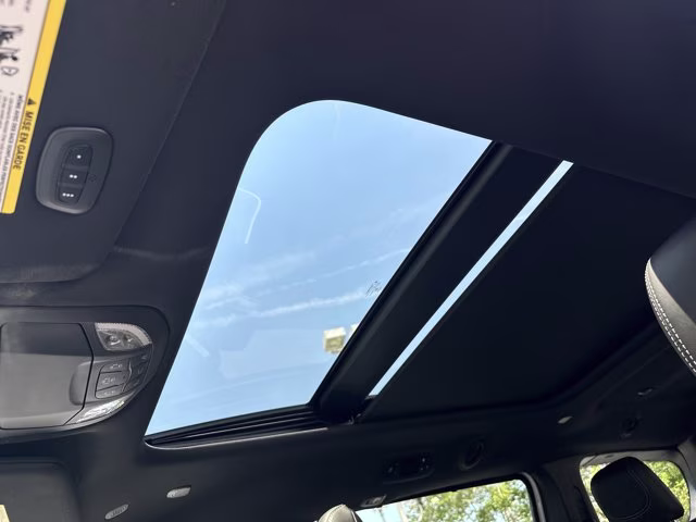 2027 Bright White Clearcoat Chrysler Pacifica Limited FWD Van