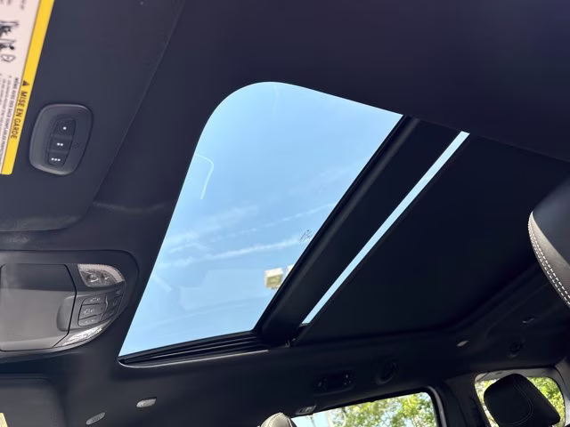 2027 Bright White Clearcoat Chrysler Pacifica Limited FWD Van