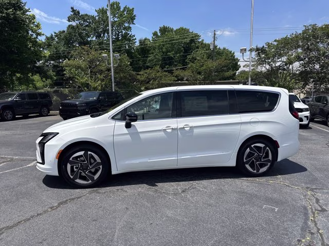 2027 Bright White Clearcoat Chrysler Pacifica Limited FWD Van