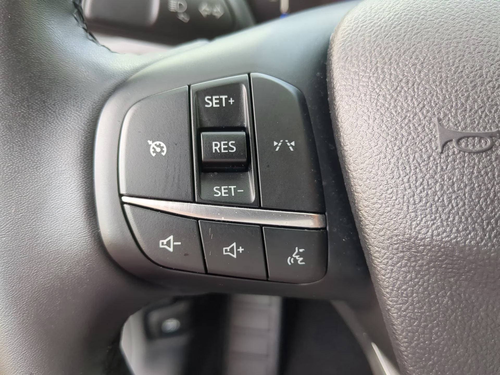 2023 Agate Black Metallic Ford Escape Active FWD SUV