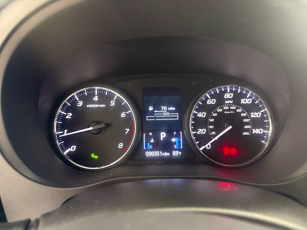 2018 Mercury Gray Metallic Mitsubishi Outlander LE FWD SUV