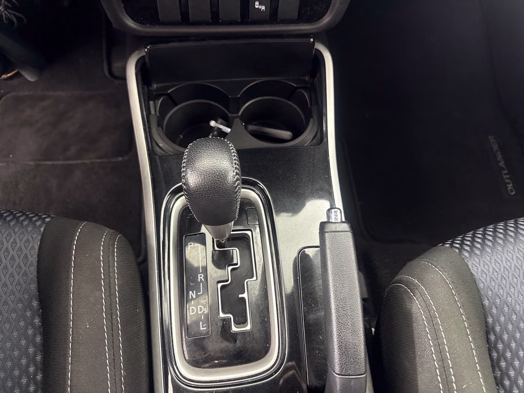 2018 Mercury Gray Metallic Mitsubishi Outlander LE FWD SUV