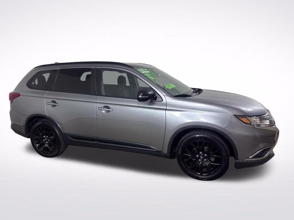 2018 Mercury Gray Metallic Mitsubishi Outlander LE FWD SUV