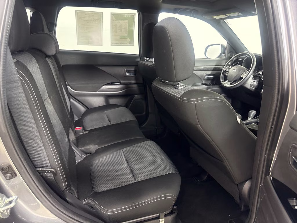 2018 Mercury Gray Metallic Mitsubishi Outlander LE FWD SUV