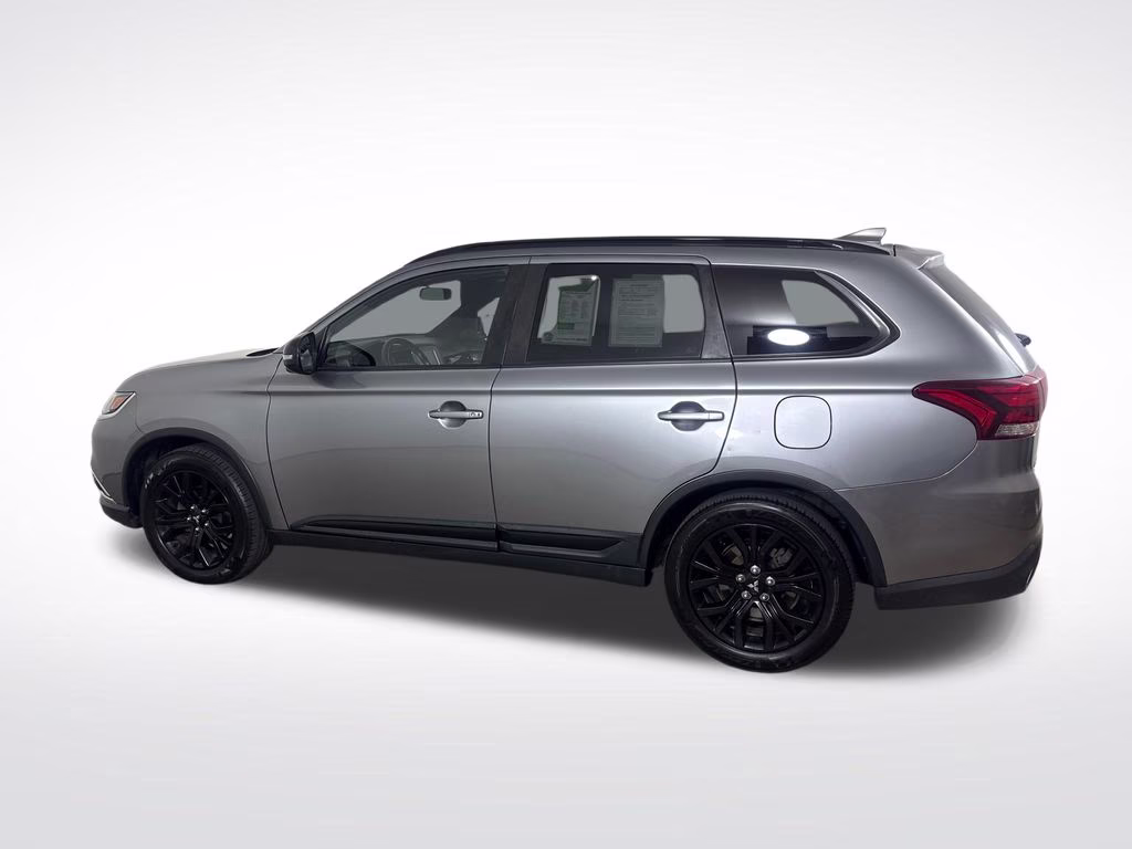 2018 Mercury Gray Metallic Mitsubishi Outlander LE FWD SUV
