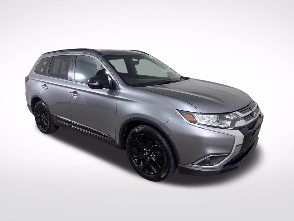 2018 Mercury Gray Metallic Mitsubishi Outlander LE FWD SUV