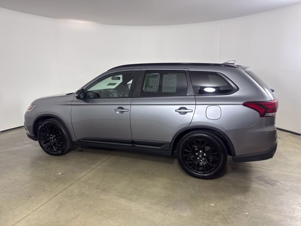 2018 Mercury Gray Metallic Mitsubishi Outlander LE FWD SUV