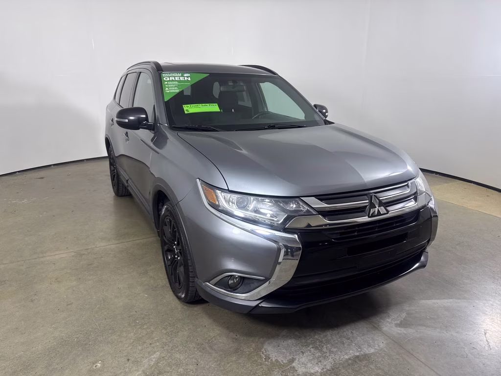 2018 Mercury Gray Metallic Mitsubishi Outlander LE FWD SUV