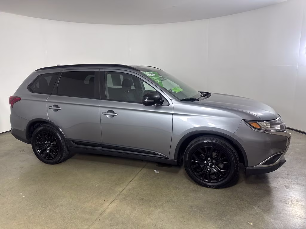 2018 Mercury Gray Metallic Mitsubishi Outlander LE FWD SUV