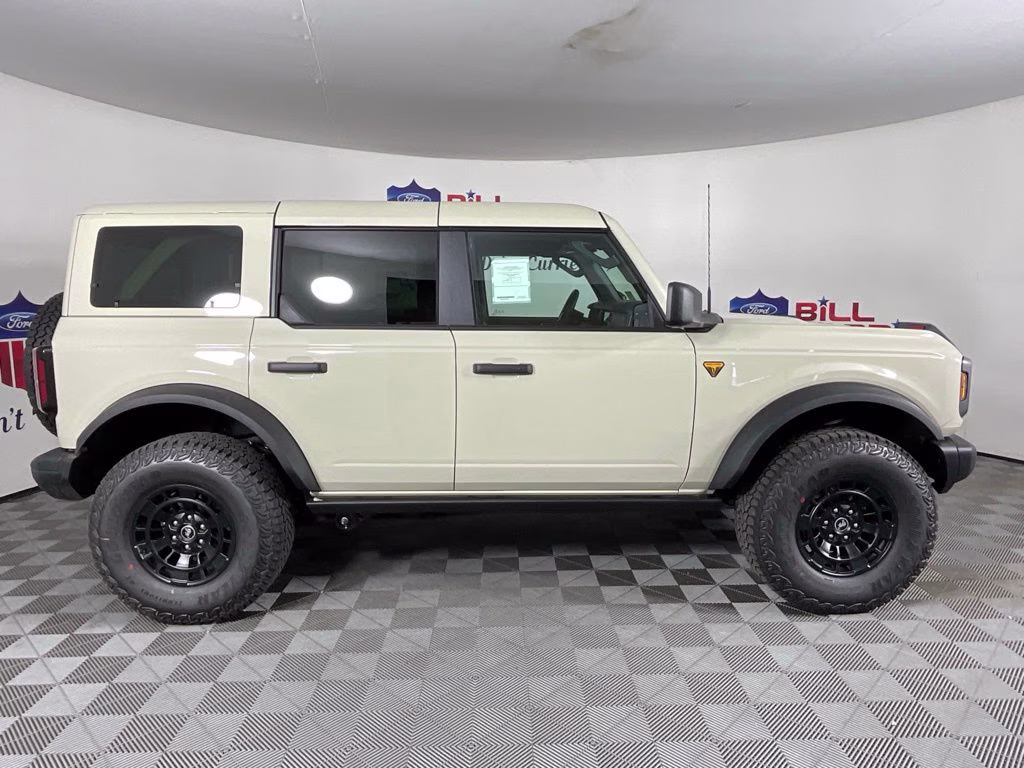 2026 Desert Sand Ford Bronco Badlands 4X4 SUV
