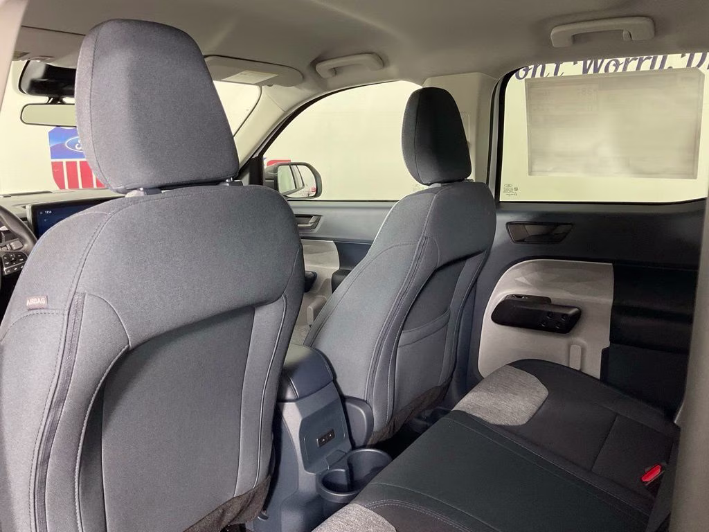 2026 Oxford White Ford Maverick XLT FWD Truck